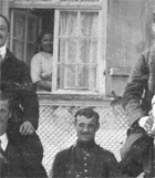 Anna Oberhoilzer im Fenster